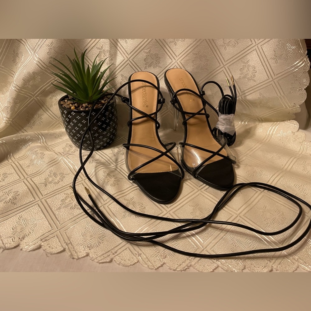 Shoe dazzle brand new